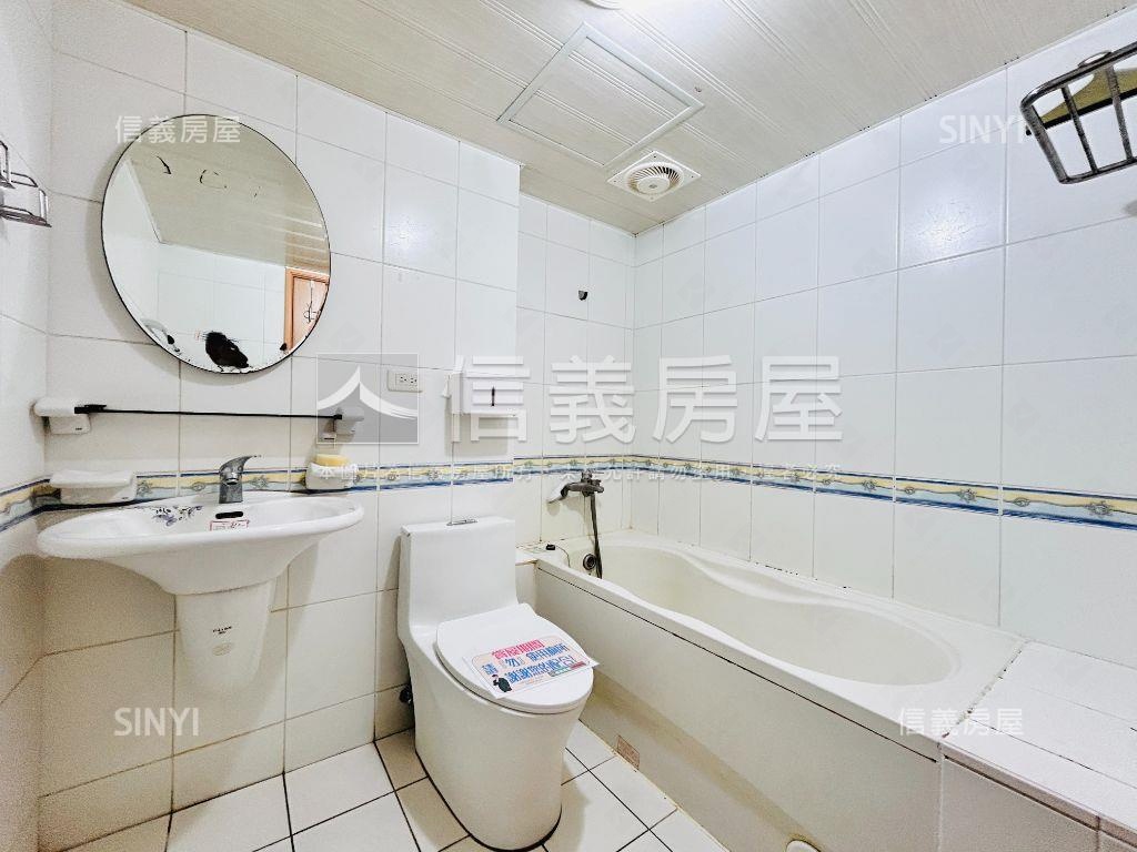 近藝文阿曼次頂樓三房車位房屋室內格局與周邊環境