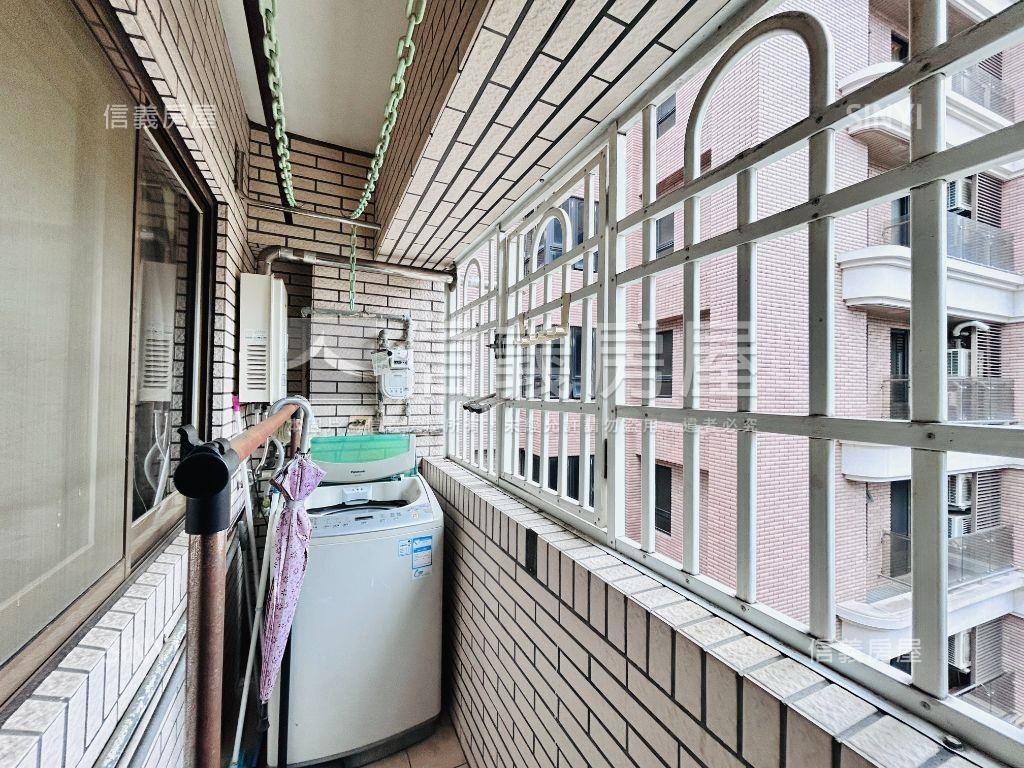 近藝文阿曼次頂樓三房車位房屋室內格局與周邊環境