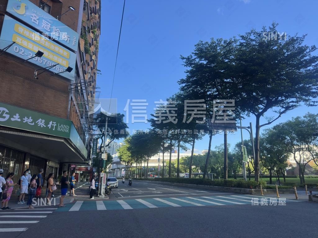 板橋面寬捷運好停車一樓房屋室內格局與周邊環境