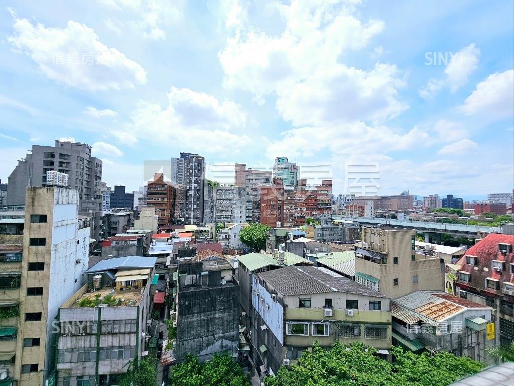 【專任】高樓景觀裝潢美廈房屋室內格局與周邊環境