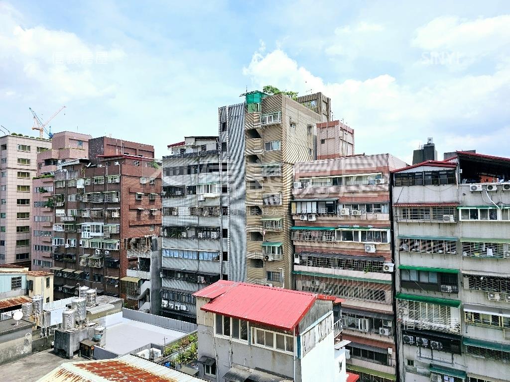 【專任】高樓景觀裝潢美廈房屋室內格局與周邊環境