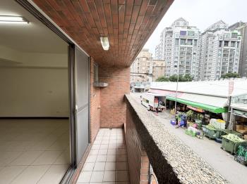 大墩十街市場旁熱鬧店面