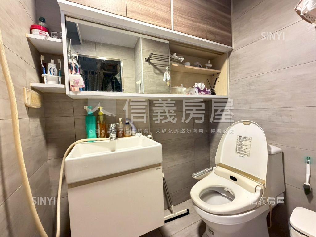 土城電梯大３房。雙車位房屋室內格局與周邊環境