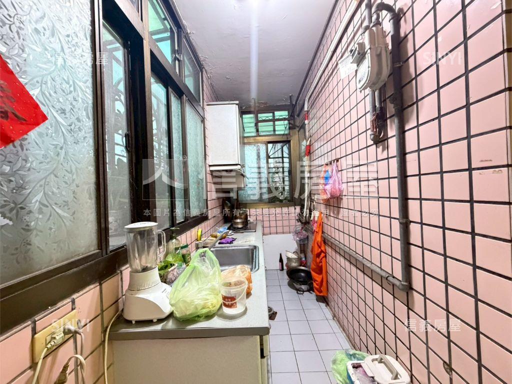 土城電梯大３房。雙車位房屋室內格局與周邊環境