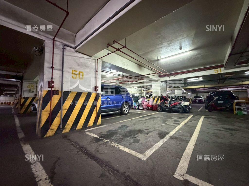 土城電梯大３房。雙車位房屋室內格局與周邊環境