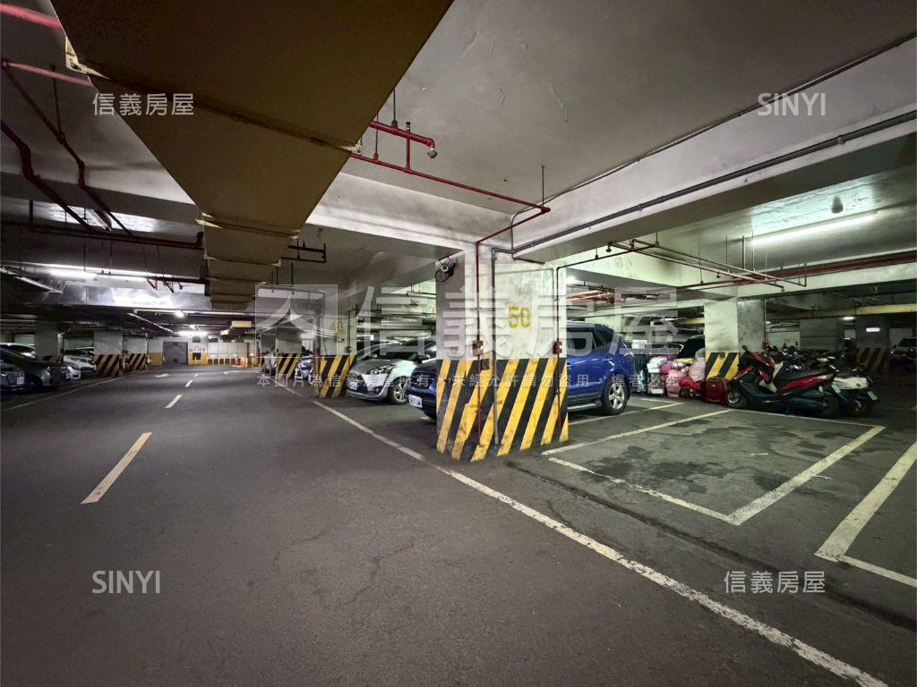 土城電梯大３房。雙車位房屋室內格局與周邊環境
