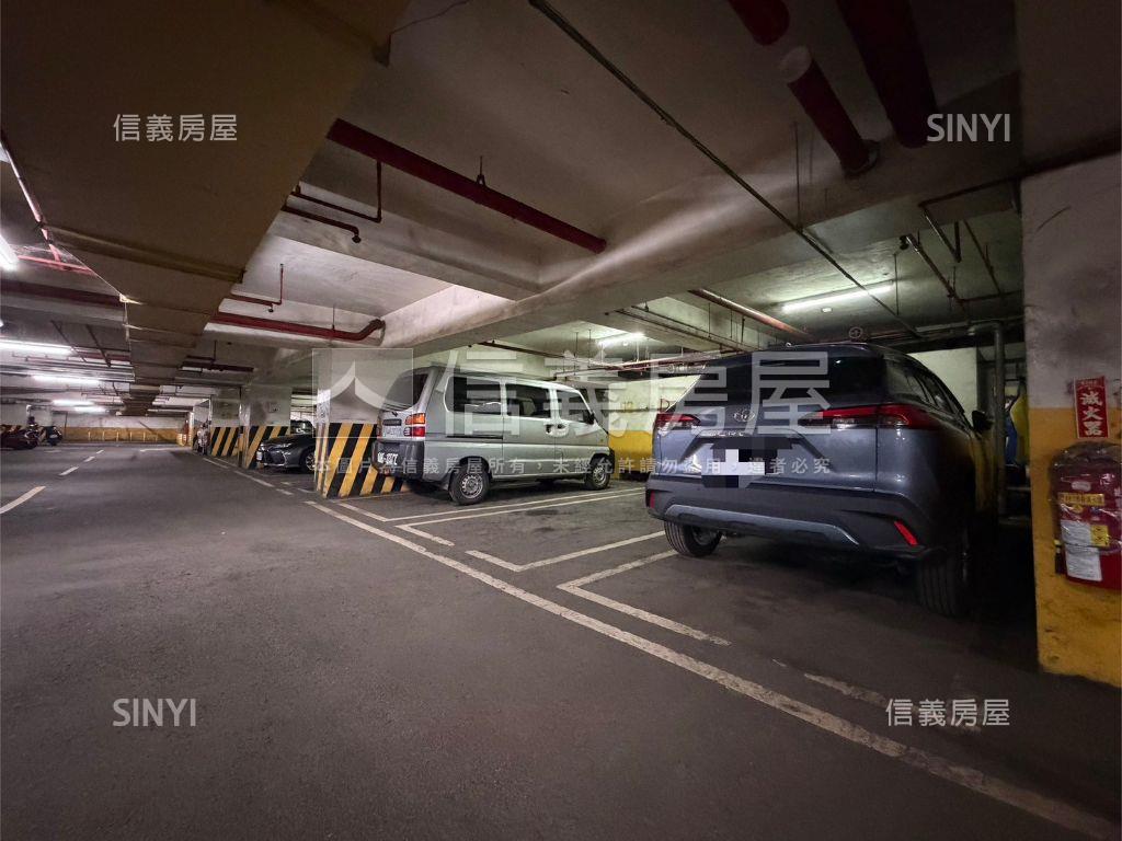 土城電梯大３房。雙車位房屋室內格局與周邊環境