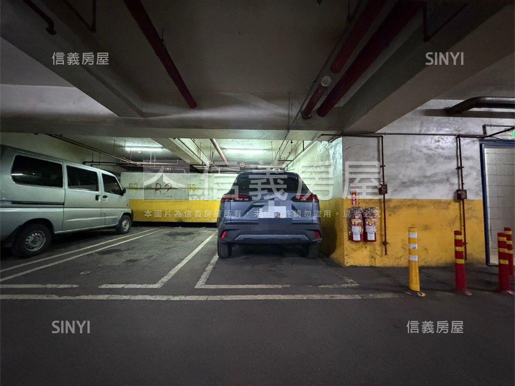 土城電梯大３房。雙車位房屋室內格局與周邊環境
