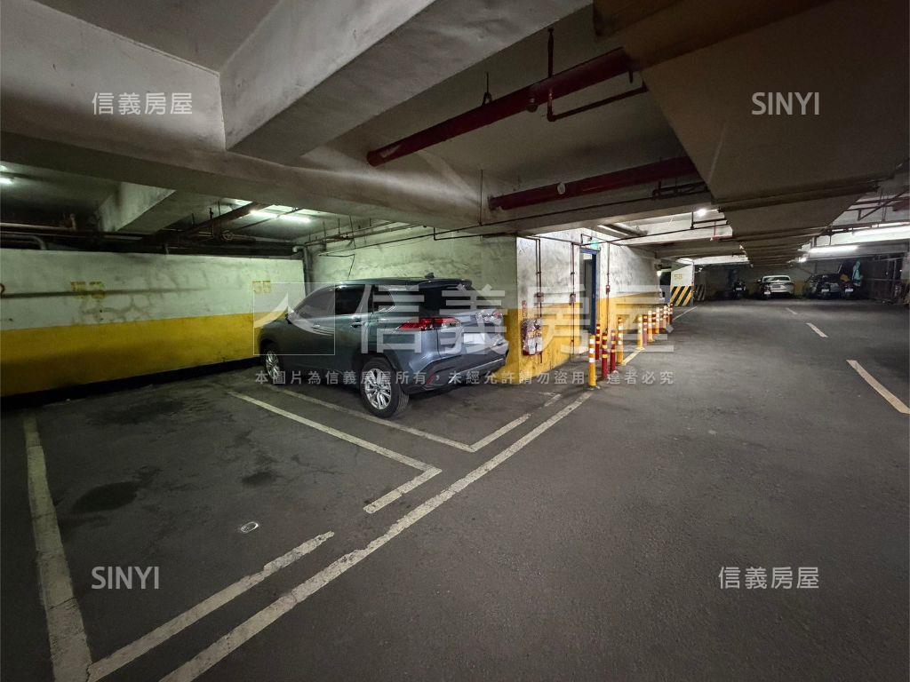 土城電梯大３房。雙車位房屋室內格局與周邊環境