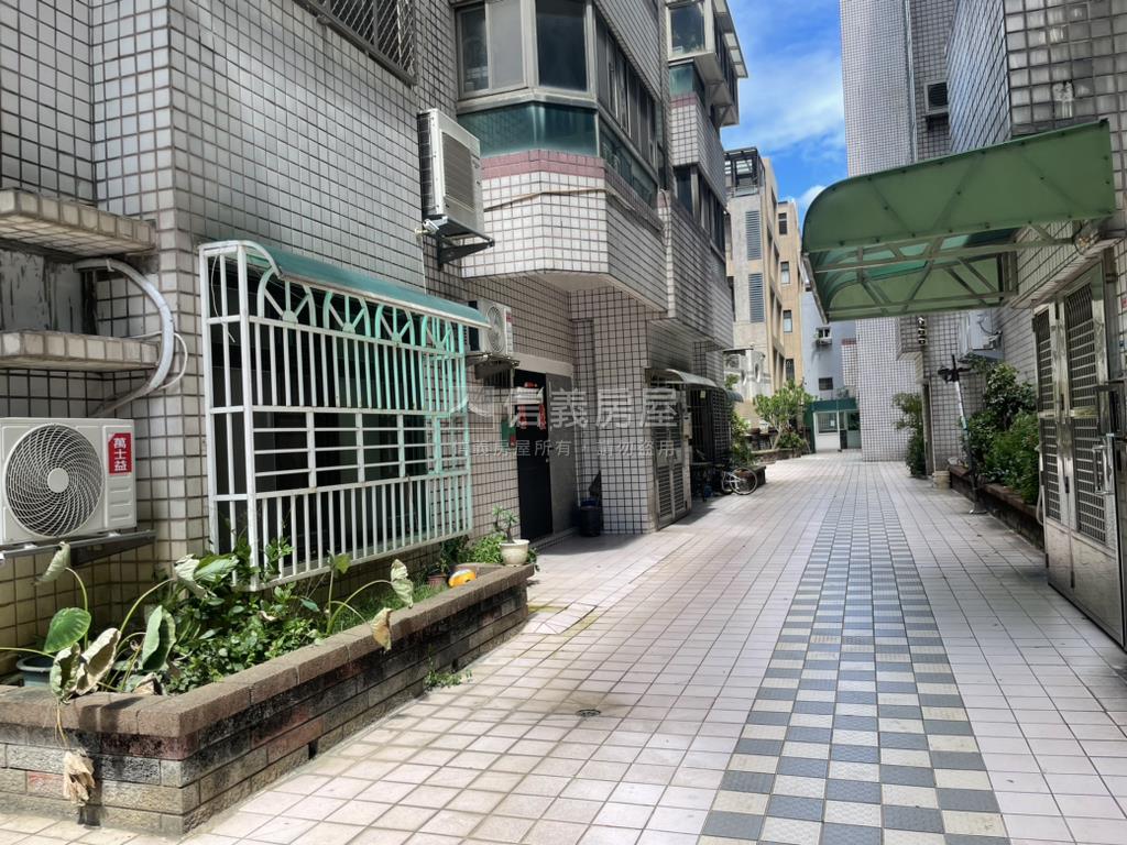 南寮美裝潢四房平面車位房屋室內格局與周邊環境