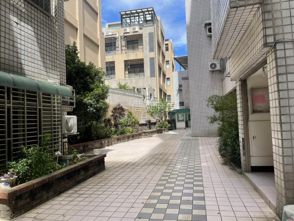 南寮美裝潢四房平面車位房屋室內格局與周邊環境
