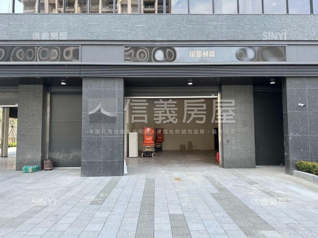 角窗穩定收租金店面房屋室內格局與周邊環境