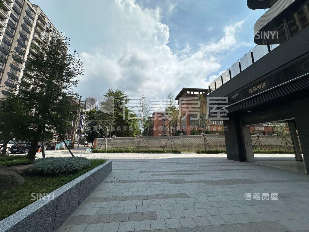 角窗穩定收租金店面房屋室內格局與周邊環境