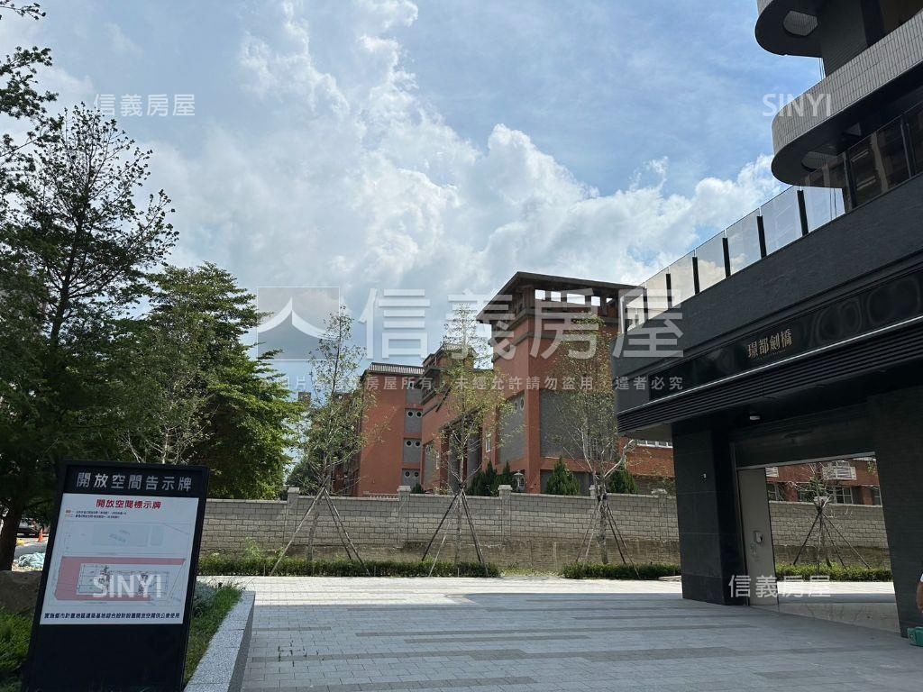 角窗穩定收租金店面房屋室內格局與周邊環境