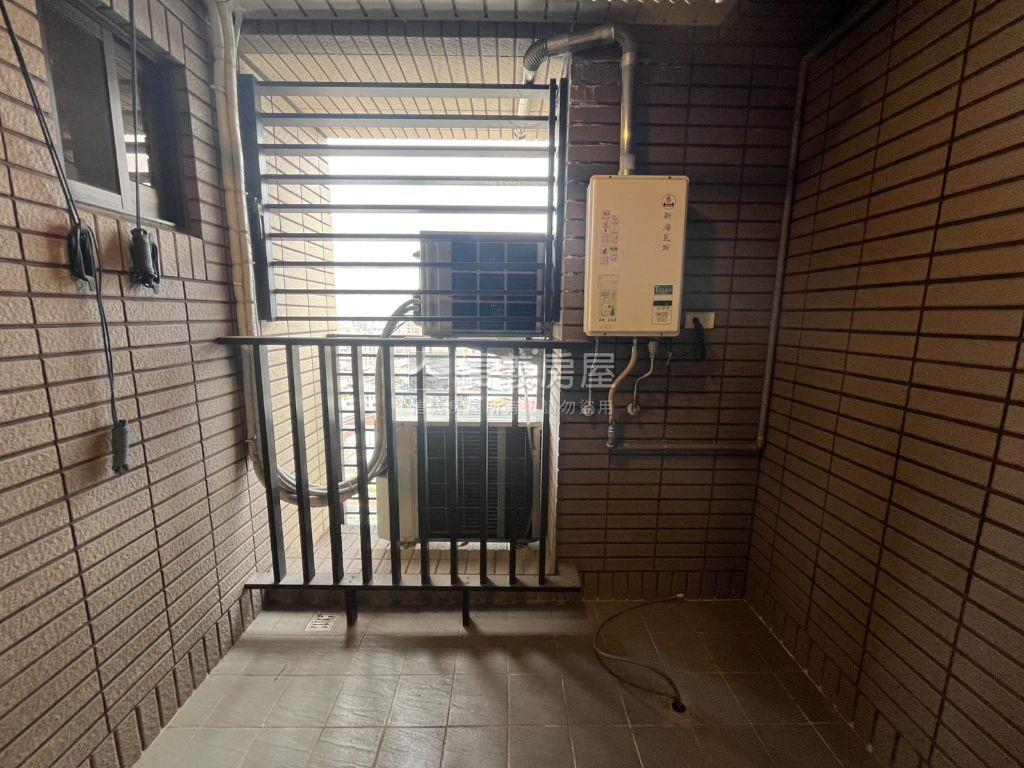 丹鳳捷運邊間三房車位房屋室內格局與周邊環境