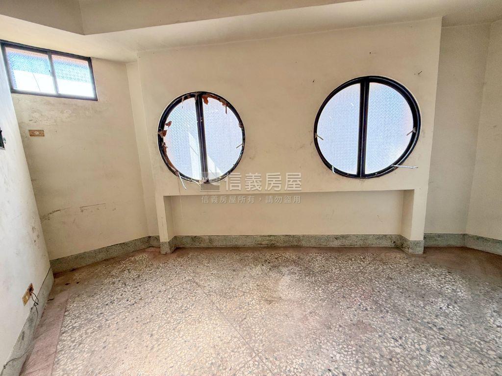 西屯臨路角間透店房屋室內格局與周邊環境