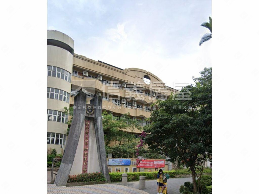 捷運總站置產金透天房屋室內格局與周邊環境