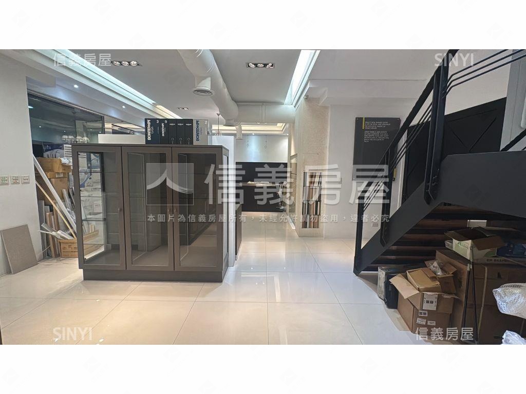 大德街大面寬角店房屋室內格局與周邊環境