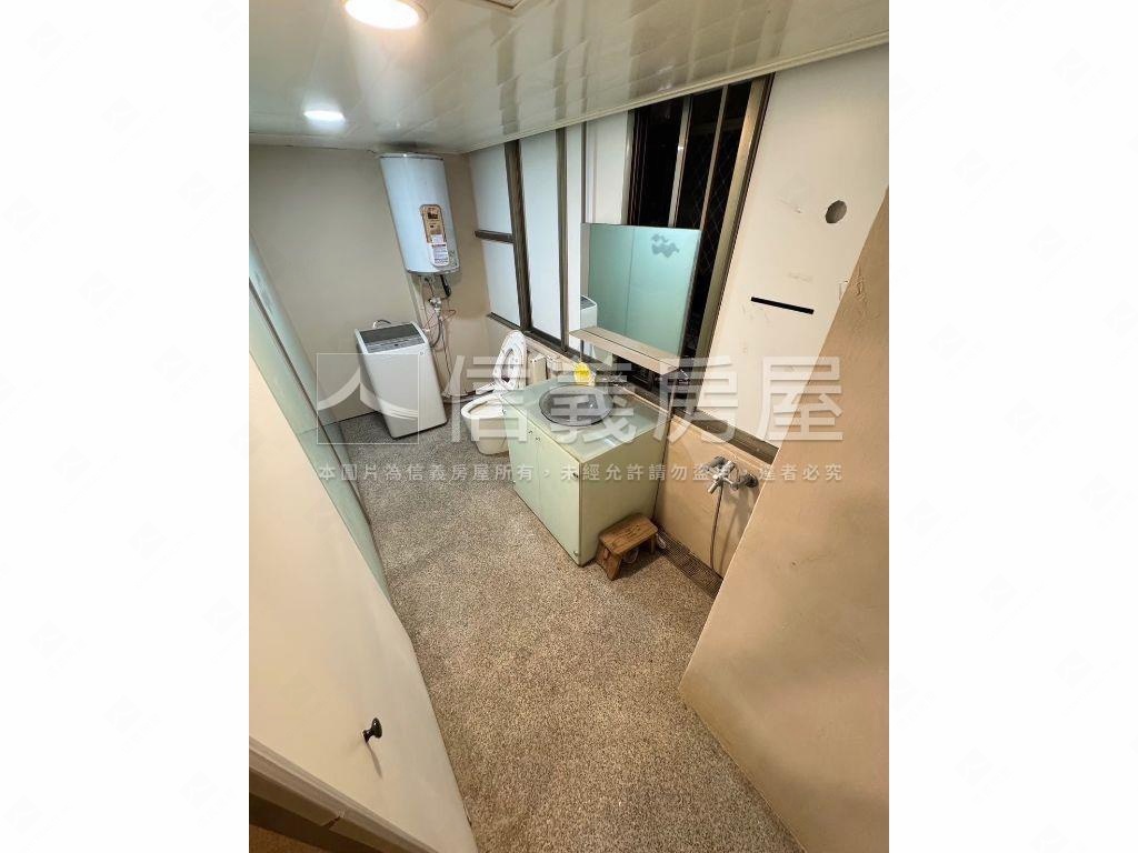 北區雙透天大面寬電梯角店房屋室內格局與周邊環境