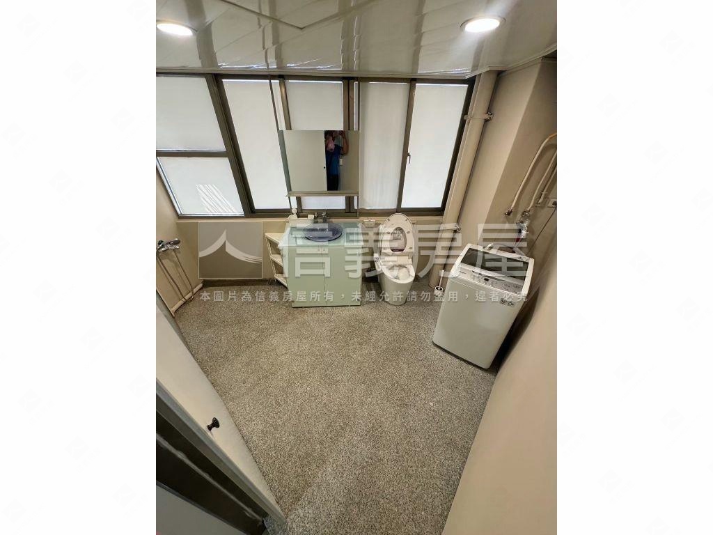 北區雙透天大面寬電梯角店房屋室內格局與周邊環境