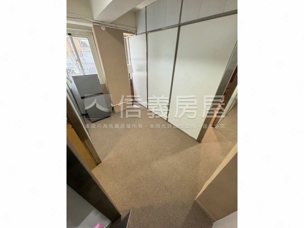 北區雙透天大面寬電梯角店房屋室內格局與周邊環境