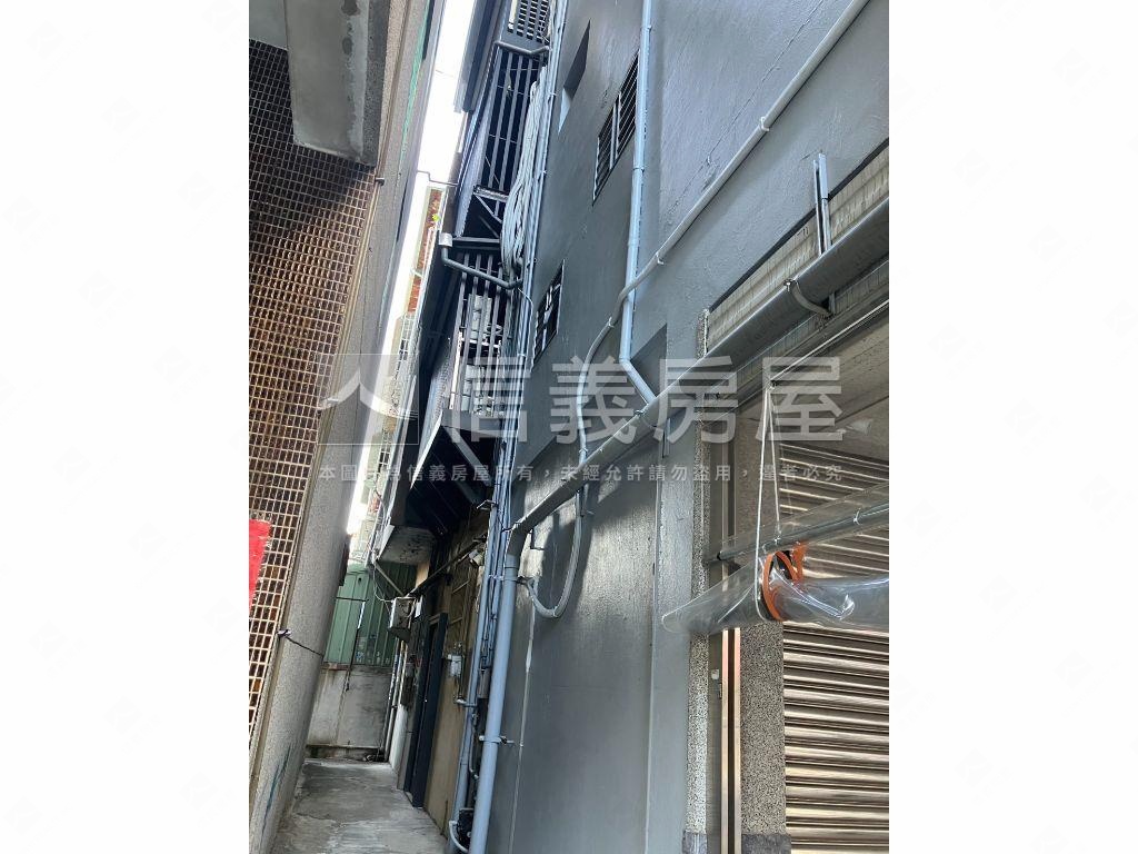 北區雙透天大面寬電梯角店房屋室內格局與周邊環境