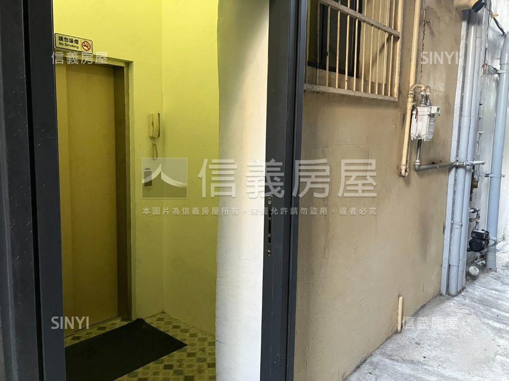 北區雙透天大面寬電梯角店房屋室內格局與周邊環境