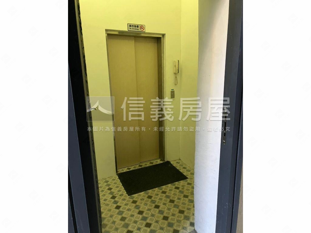 北區雙透天大面寬電梯角店房屋室內格局與周邊環境