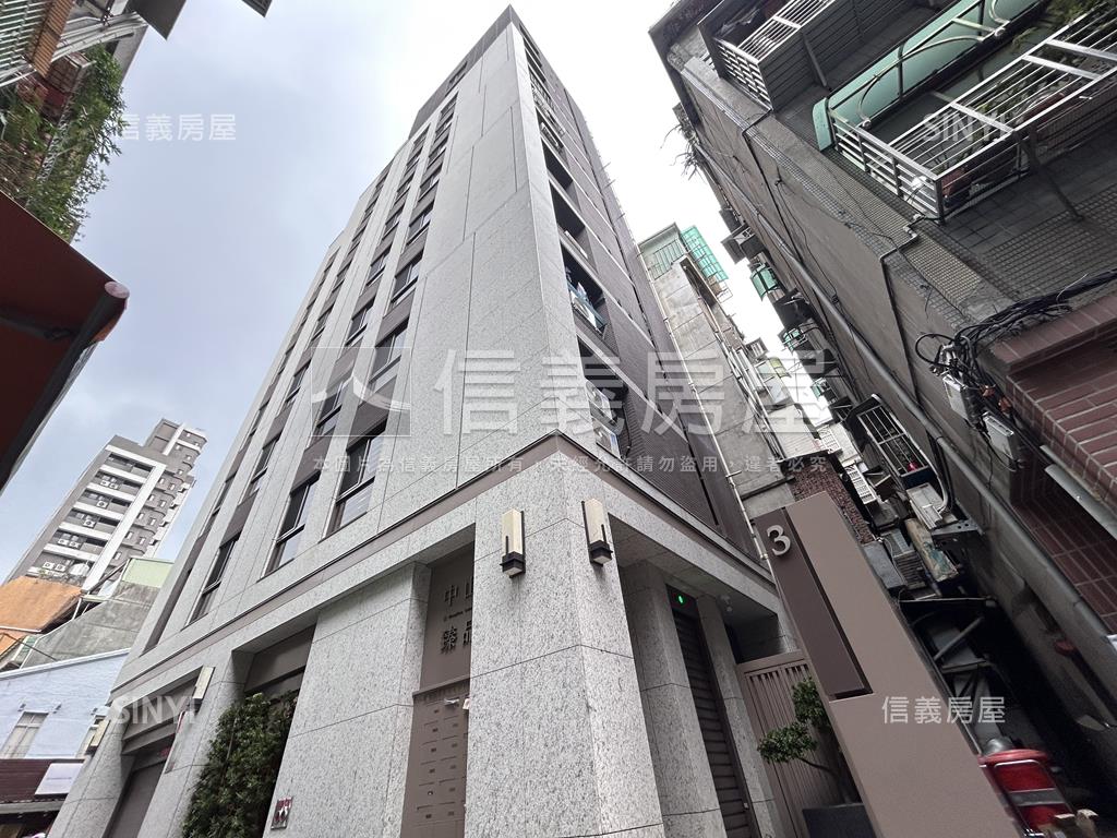 捷運邊間中山臻品二樓二房房屋室內格局與周邊環境