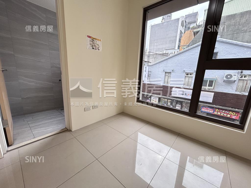 捷運邊間中山臻品二樓二房房屋室內格局與周邊環境