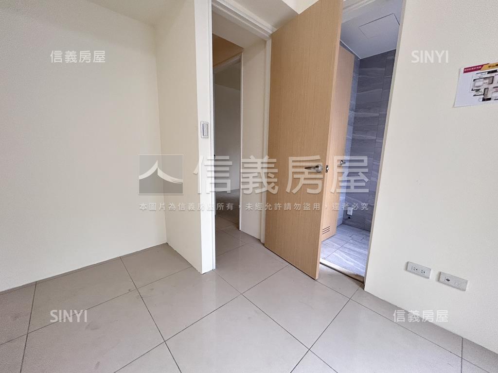 捷運邊間中山臻品二樓二房房屋室內格局與周邊環境