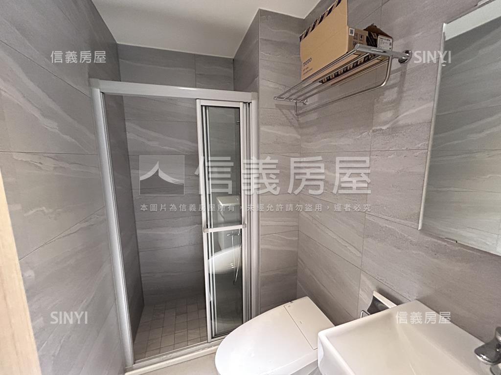 捷運邊間中山臻品二樓二房房屋室內格局與周邊環境