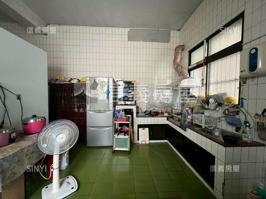 五期黃金⭐大地坪角間店面房屋室內格局與周邊環境