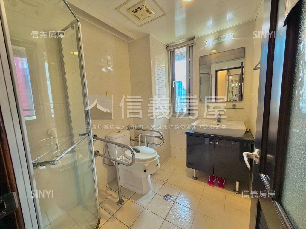 ☆首選巨蛋三面採光景觀邸房屋室內格局與周邊環境