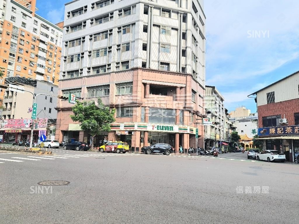 興大低價角間店面王者風範房屋室內格局與周邊環境