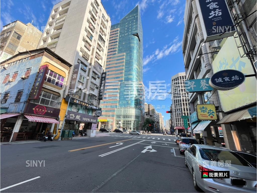 近捷運邊間店面房屋室內格局與周邊環境