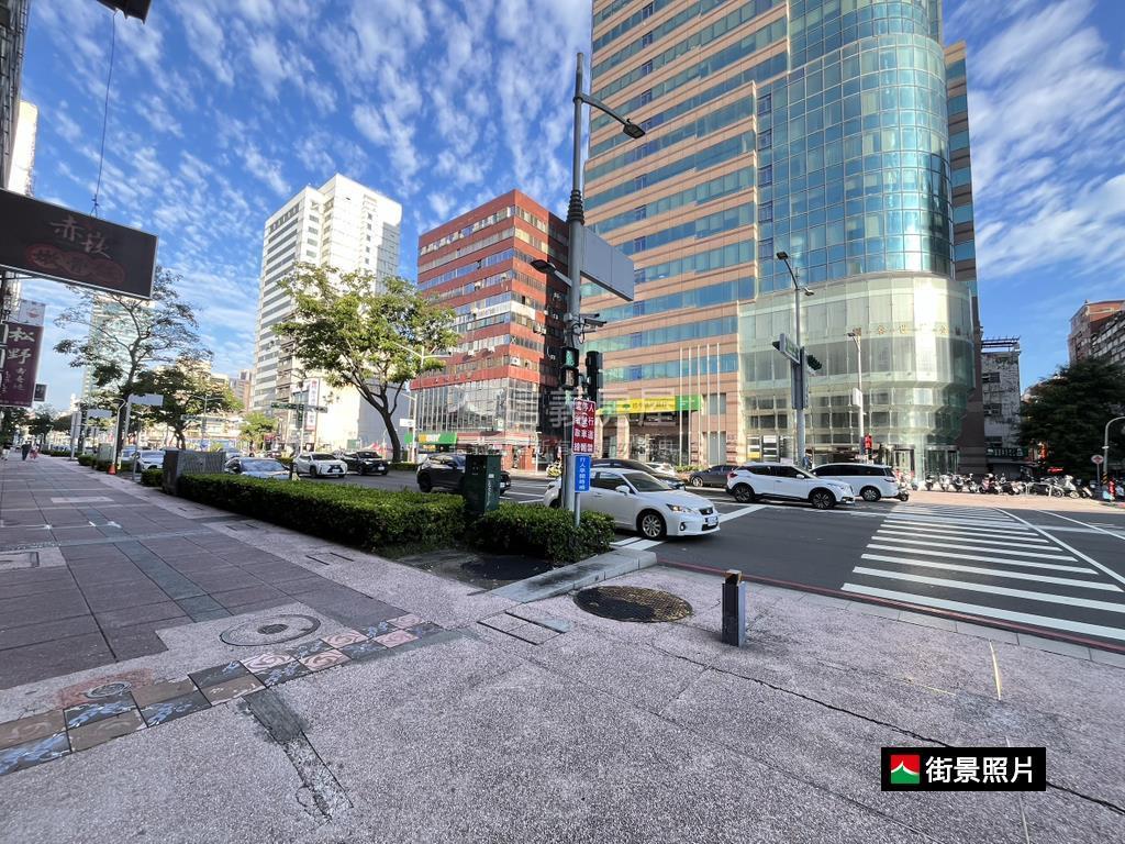 雙捷運｜角窗收租透店房屋室內格局與周邊環境
