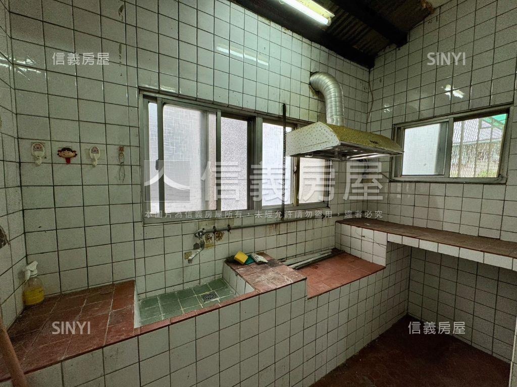 捷運好近邊間三房房屋室內格局與周邊環境