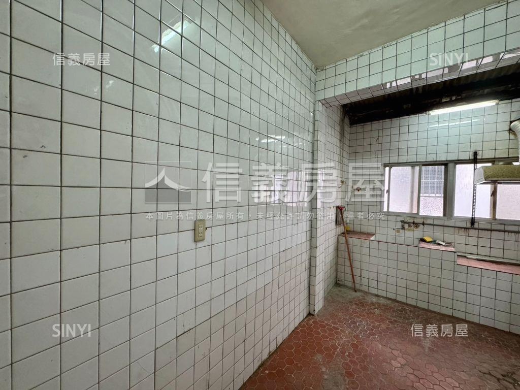 捷運好近邊間三房房屋室內格局與周邊環境