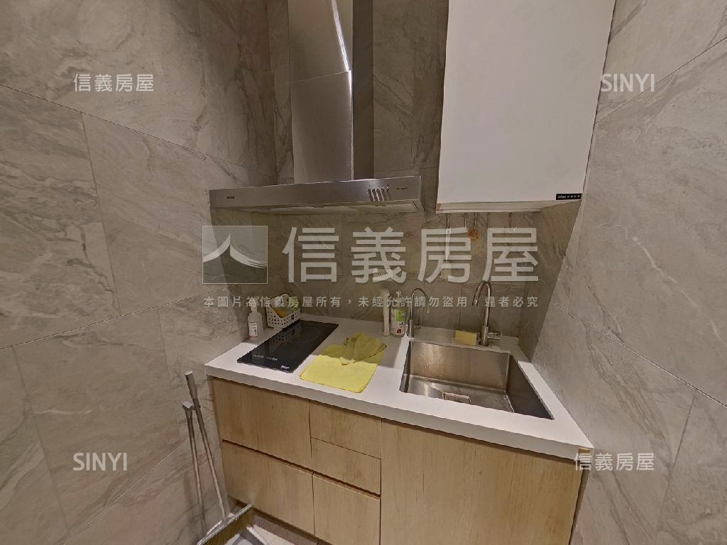 אֵל中正城閱店面房屋室內格局與周邊環境