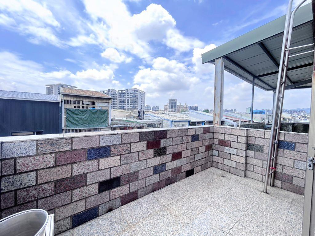近東英棒球場雙面臨路透店房屋室內格局與周邊環境