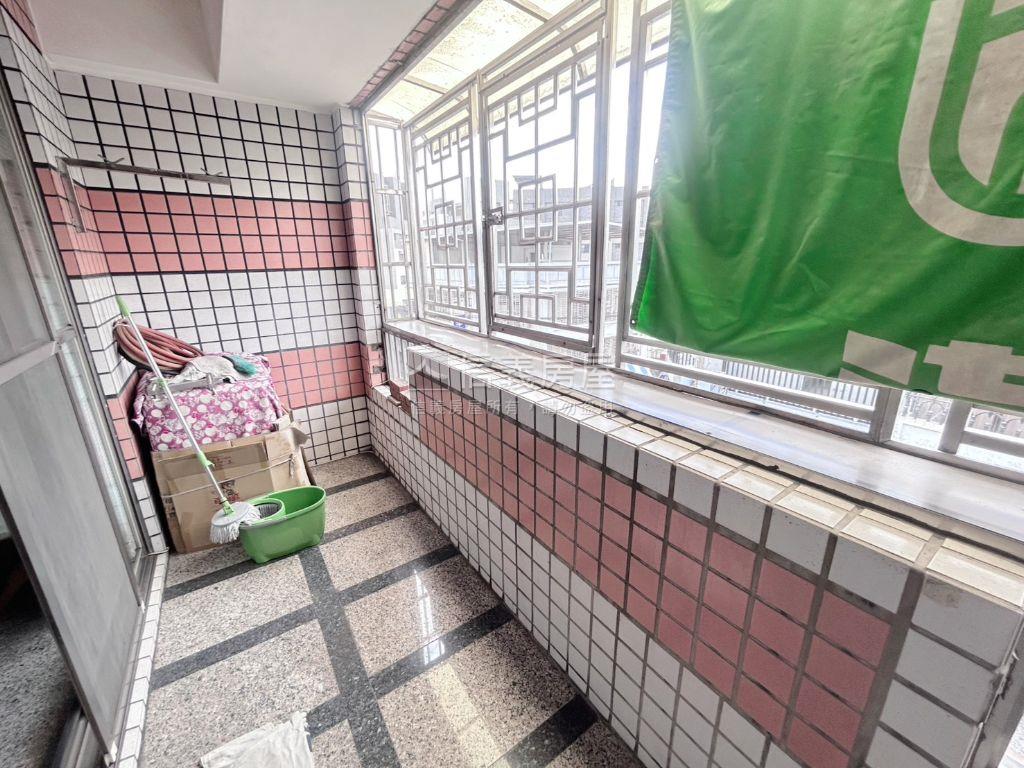 近東英棒球場雙面臨路透店房屋室內格局與周邊環境