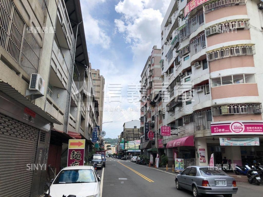 近中正路三房兩衛電梯美廈房屋室內格局與周邊環境