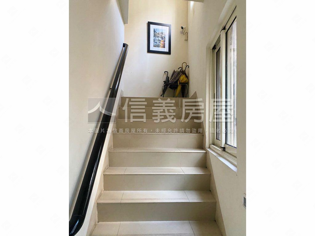 專任市區角間投套鑽石店面房屋室內格局與周邊環境