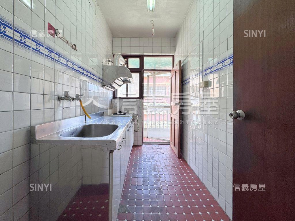 清風捷運公園成家３房房屋室內格局與周邊環境