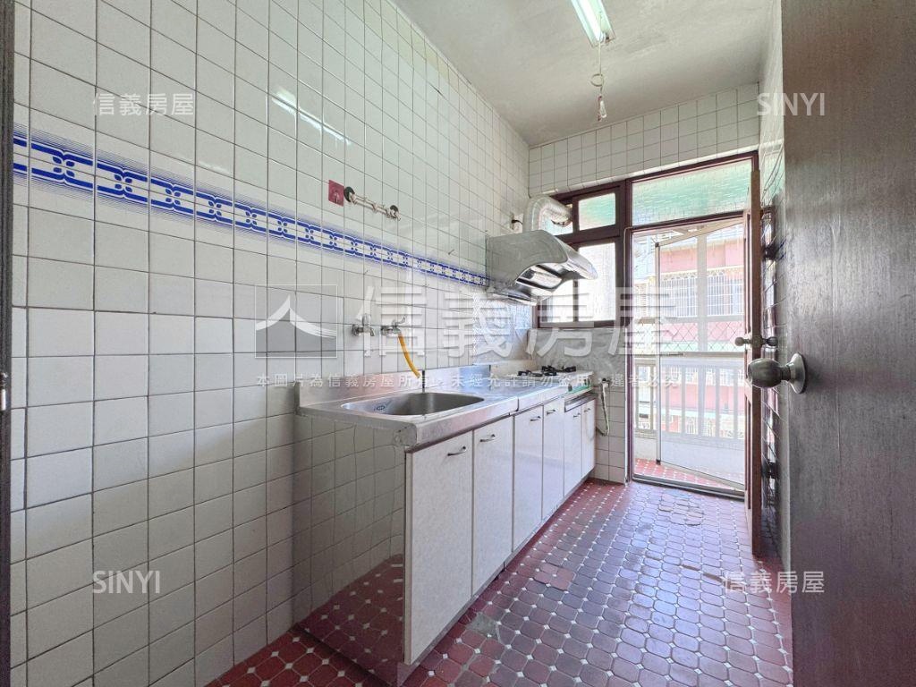 清風捷運公園成家３房房屋室內格局與周邊環境