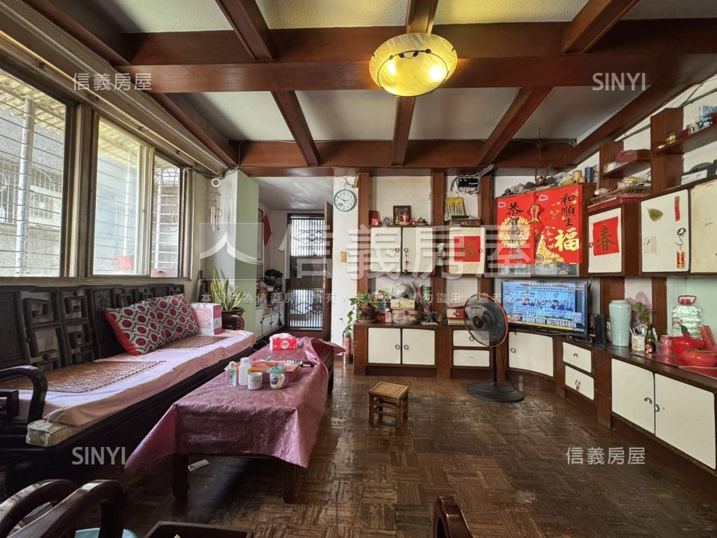 榮星花園旁低總電梯三房房屋室內格局與周邊環境