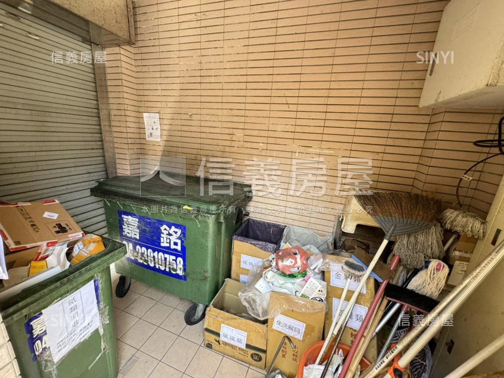 近軟園約五米寬震後別墅房屋室內格局與周邊環境