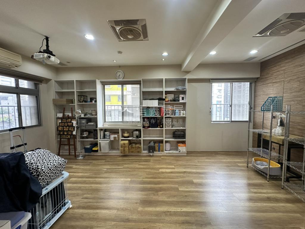 中友御品樓中樓子母大車位房屋室內格局與周邊環境