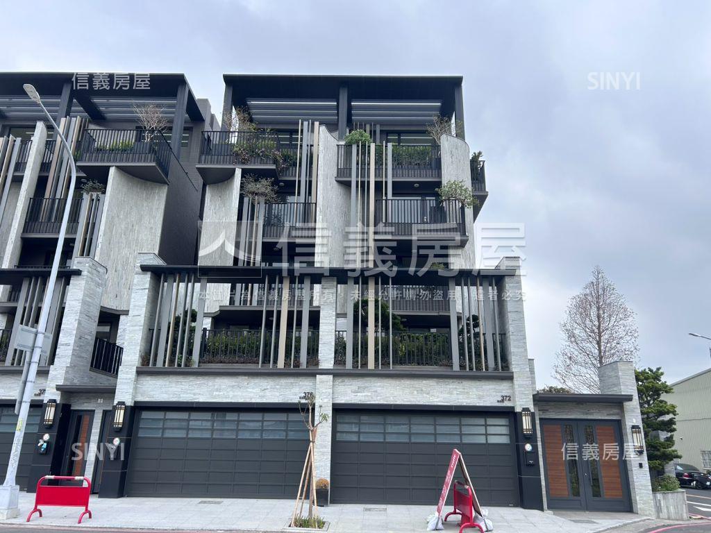 近好市多臨路角間別墅房屋室內格局與周邊環境